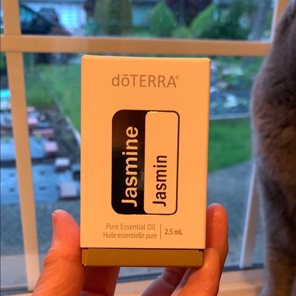 doTERRA Jasmine Essential Oil 2.5 mL - White and Gold Packaging